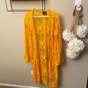 Stunning deep yellow duster from Windsor